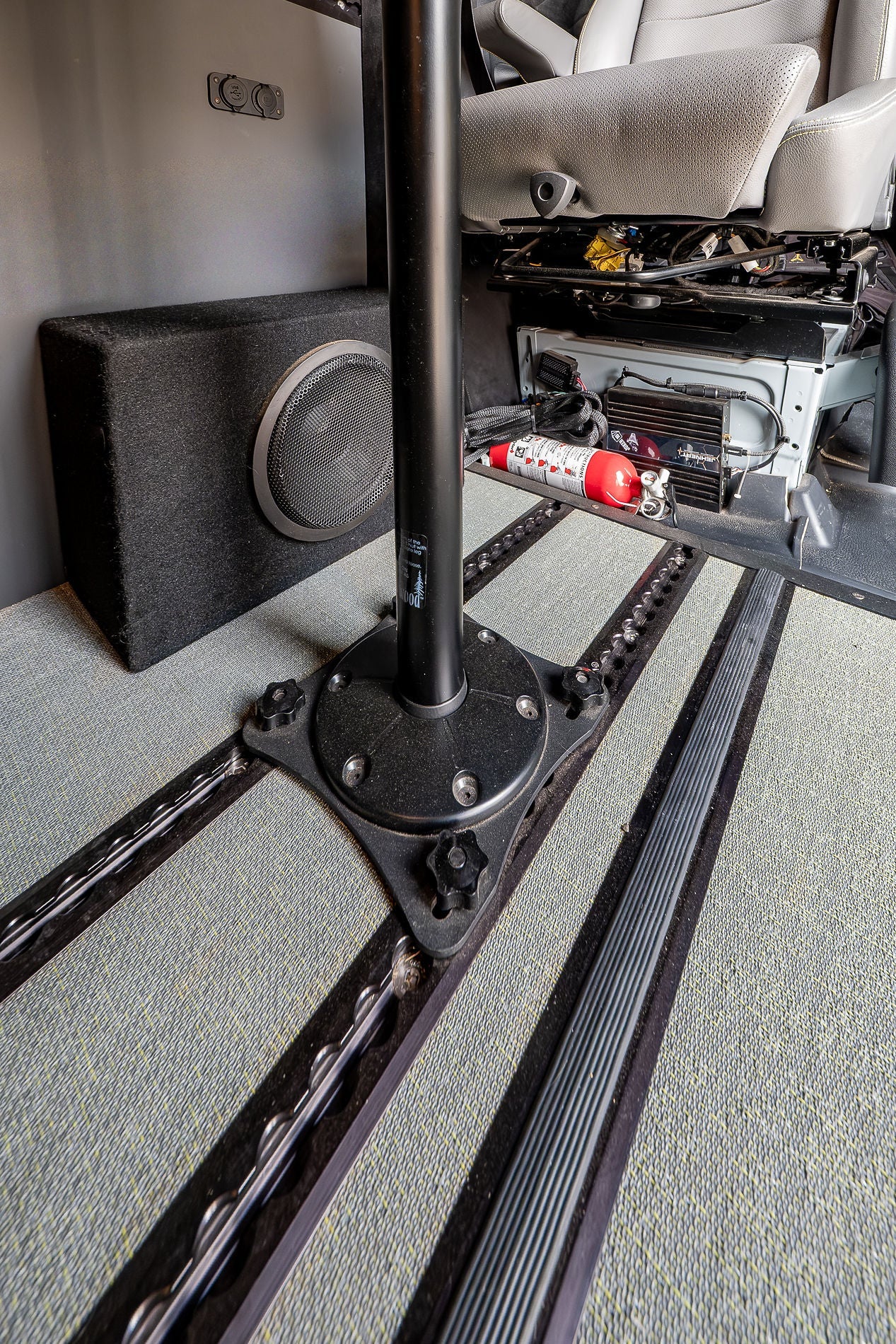 Table leg adapter plate with table fitted