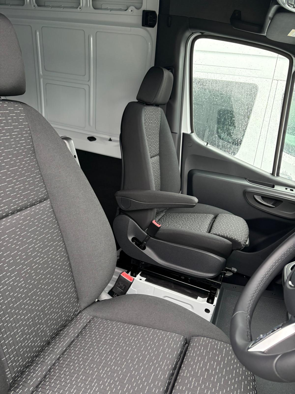 2025 Mercedes-Benz Sprinter 419 LWB AWD Van – Arctic White