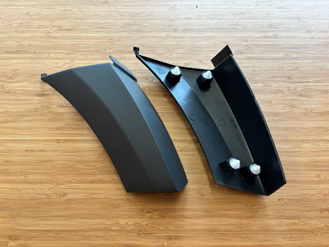 Front Fender Belt-Line Trim Sprinter 907 — Right