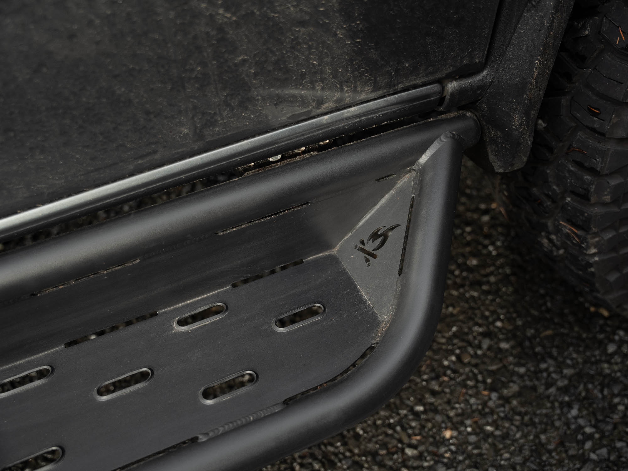 Sprinter front door step with traction dimples