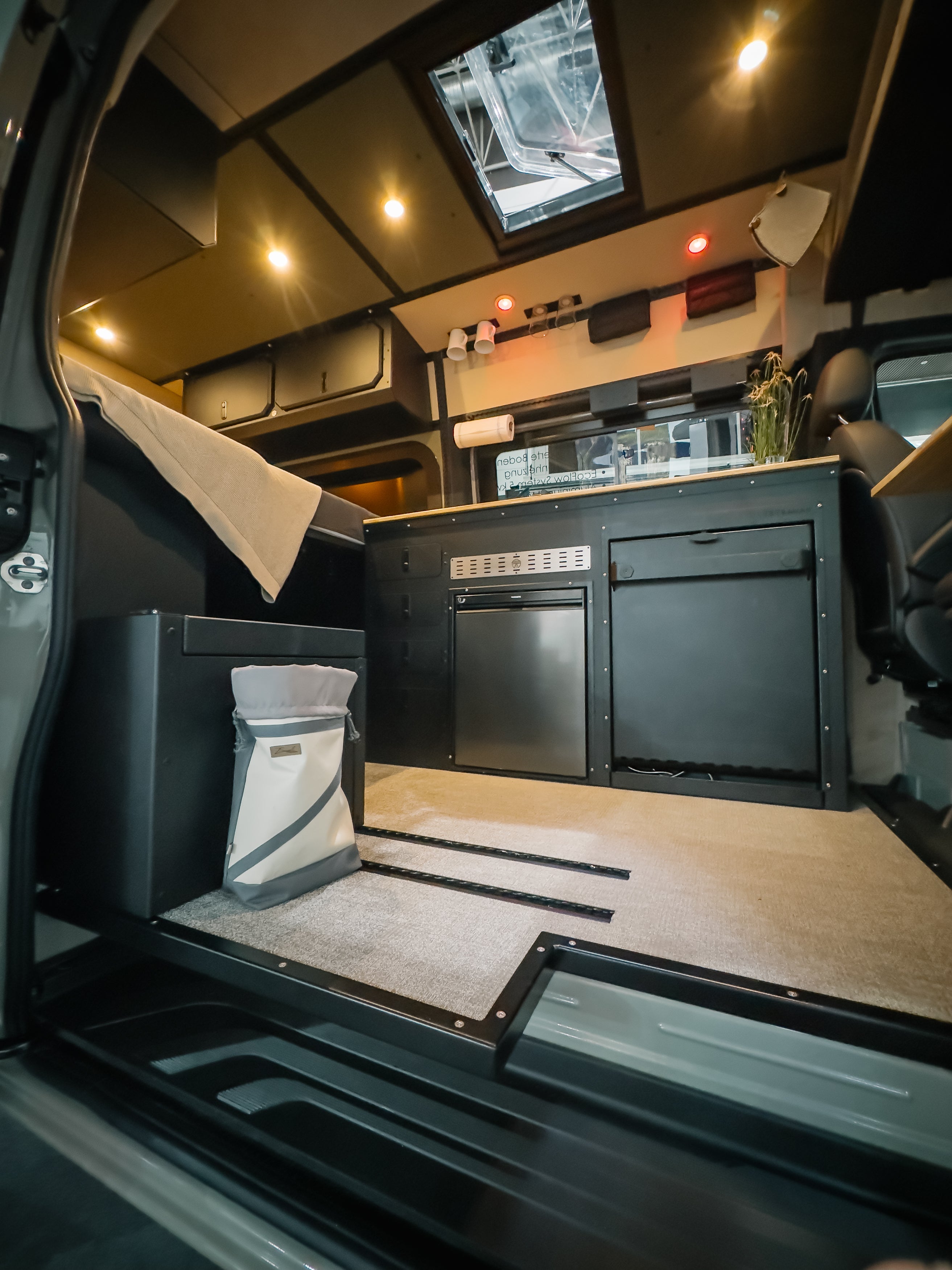 Smartfloor single seat mounting strip in van