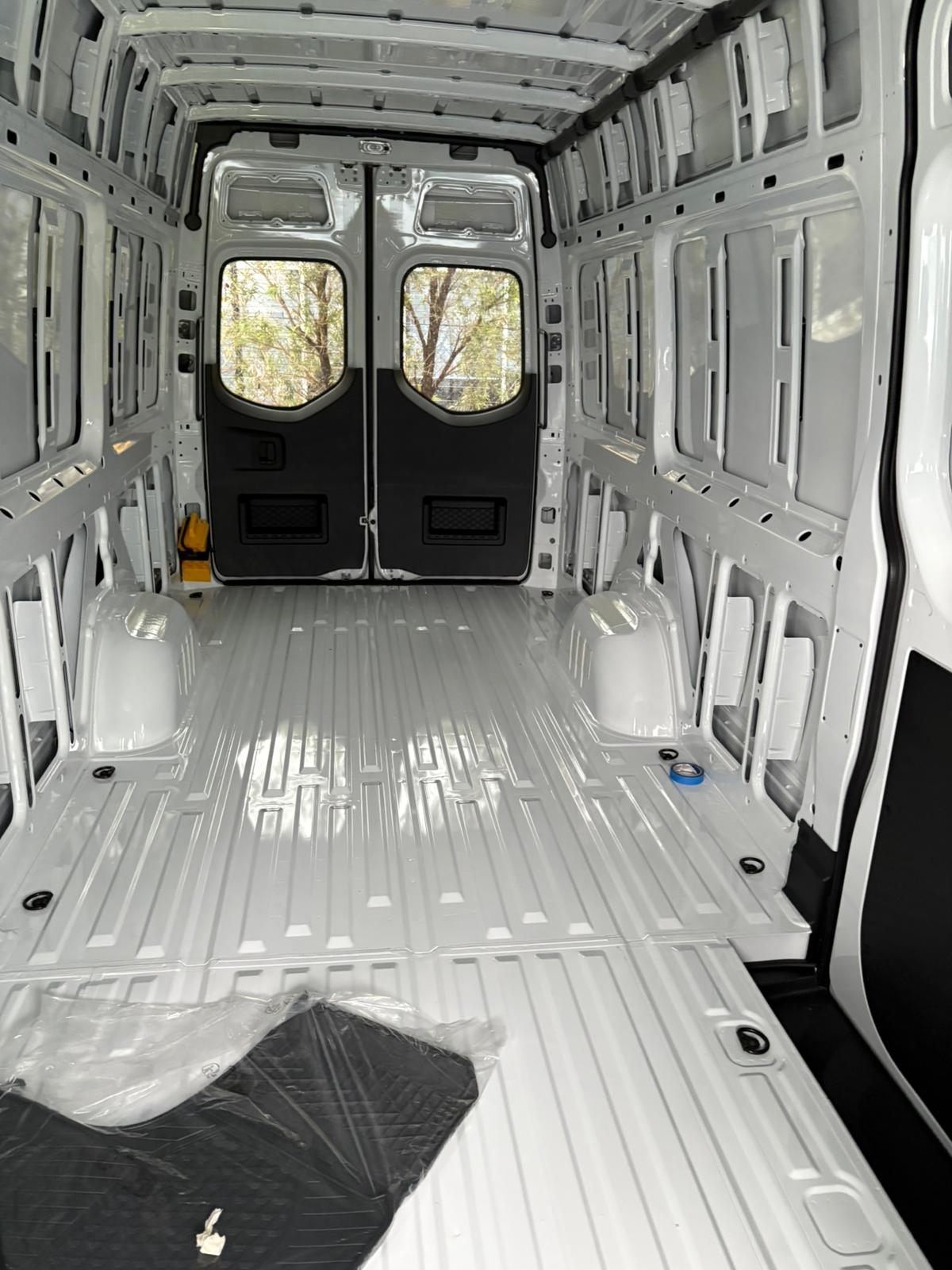 2025 Mercedes-Benz Sprinter 419 LWB AWD Van – Arctic White