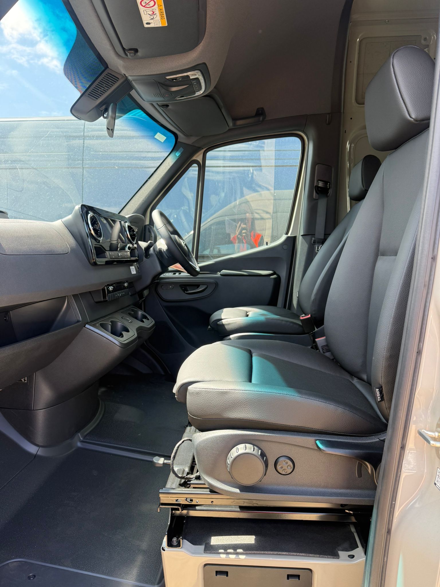 2025 Mercedes-Benz Sprinter 419 LWB AWD Van – Arctic White