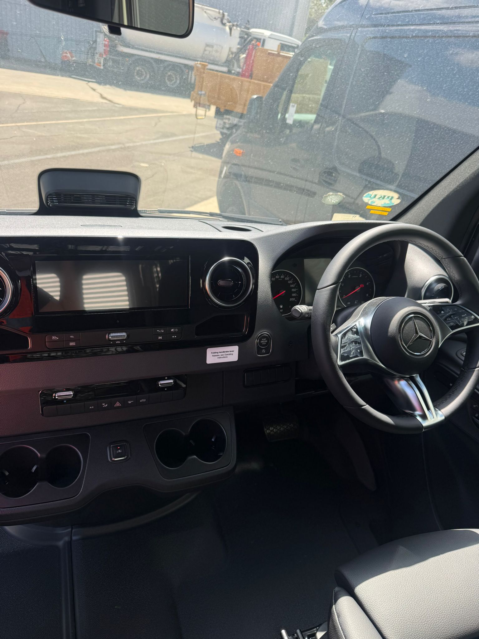 2025 Mercedes-Benz Sprinter 419 LWB AWD Van – Arctic White