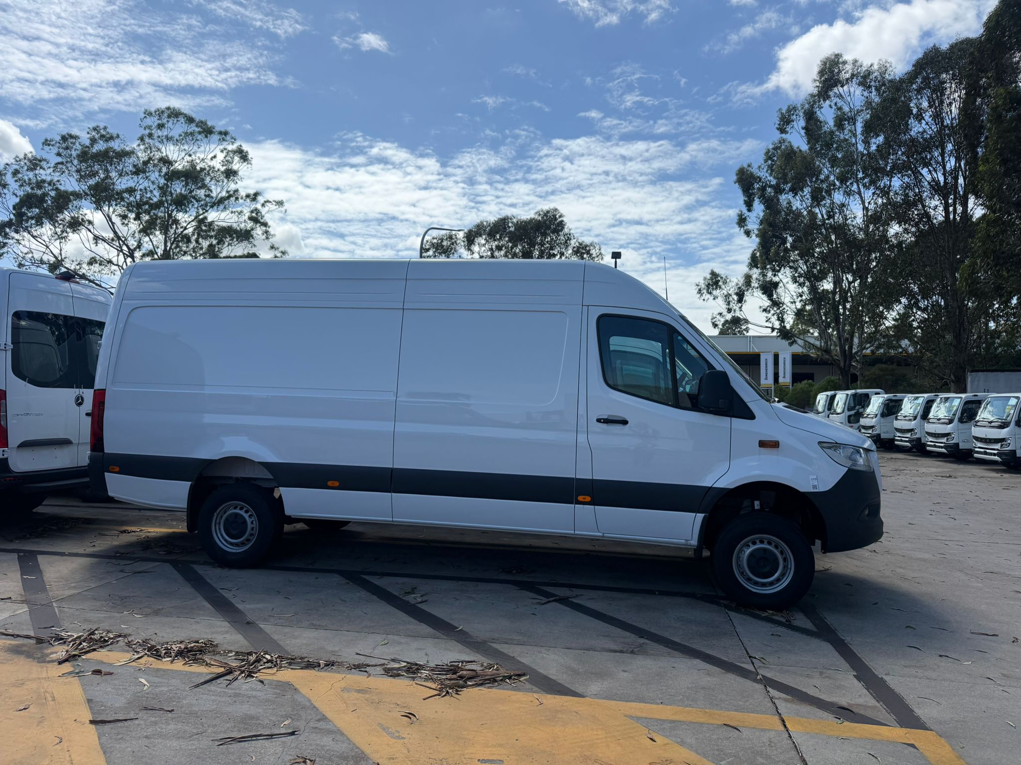 2025 Mercedes-Benz Sprinter 419 LWB AWD Van – Arctic White