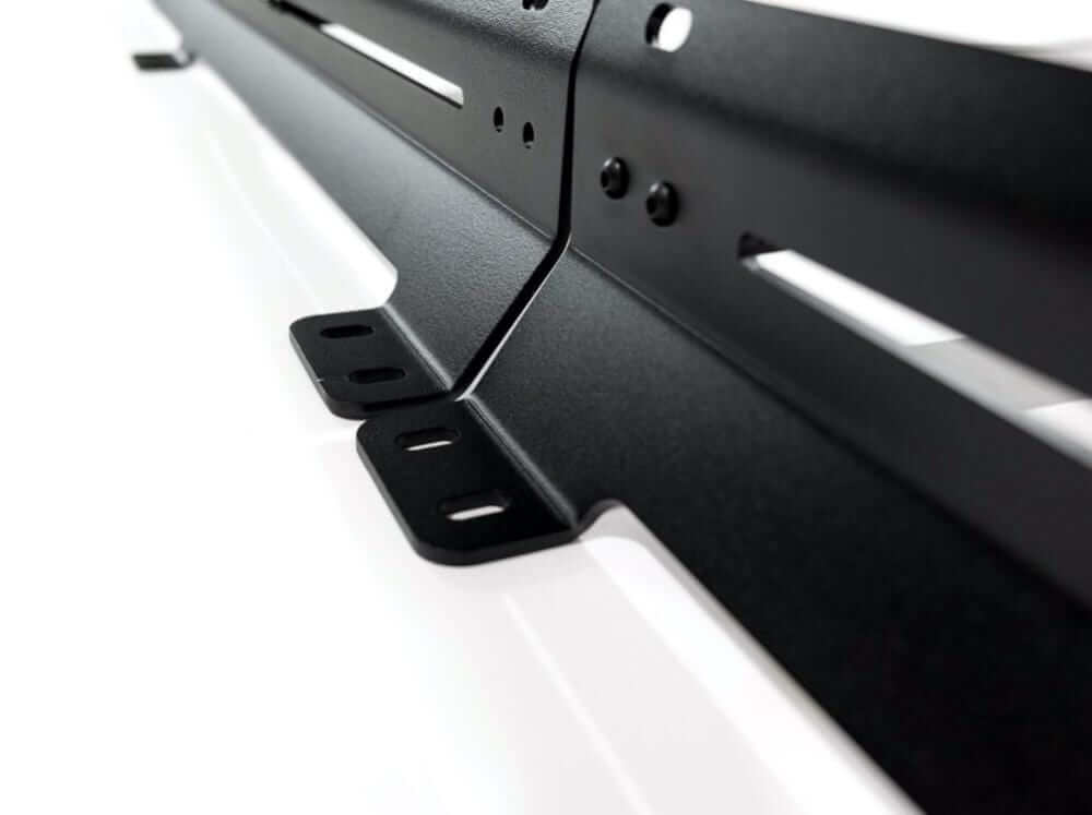 Side rail and mounting bracket detail